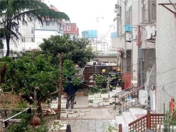 突發(fā)！青島一居民樓發(fā)生爆燃！已造1人死亡，7人受傷！3公里外有震感…