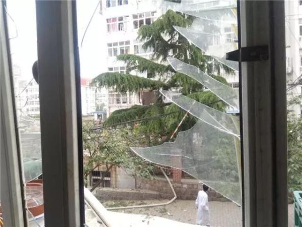 突發(fā)！青島一居民樓發(fā)生爆燃！已造1人死亡，7人受傷！3公里外有震感…