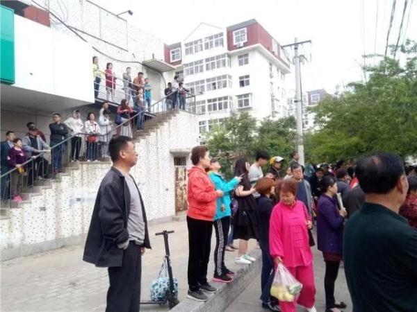 突發(fā)！青島一居民樓發(fā)生爆燃！已造1人死亡，7人受傷！3公里外有震感…